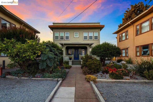 Building Photo - 444 40th St Rental