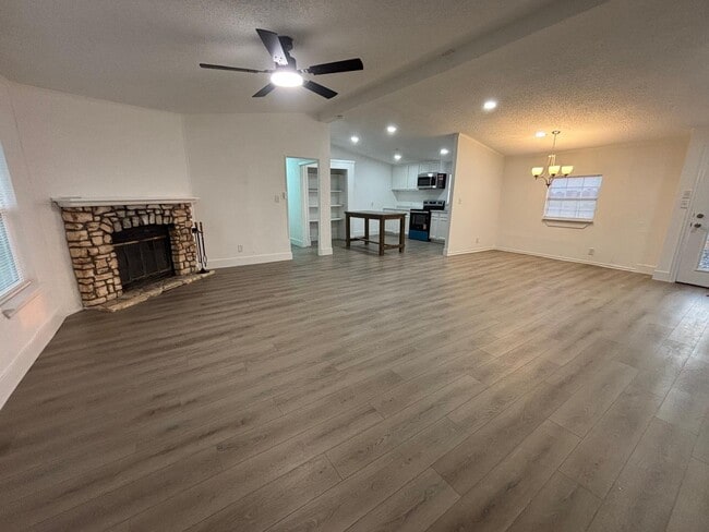 Building Photo - 13349 Friendship Rd