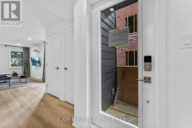 Photo - 885 Somerset St W Unit 2