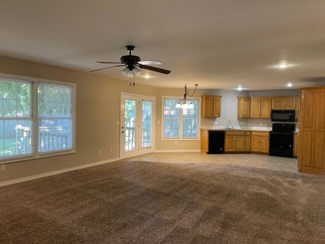 3 Bed, 2 Bath $1,495.00! - 3 Bed, 2 Bath $1,495.00! Casa