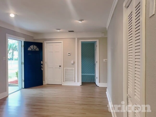 Photo - 615 5th Ave N