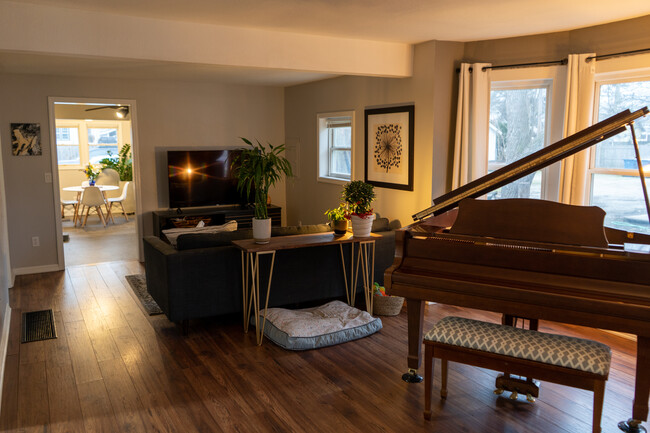 Photo - 1142 Fulton Ave Townhome