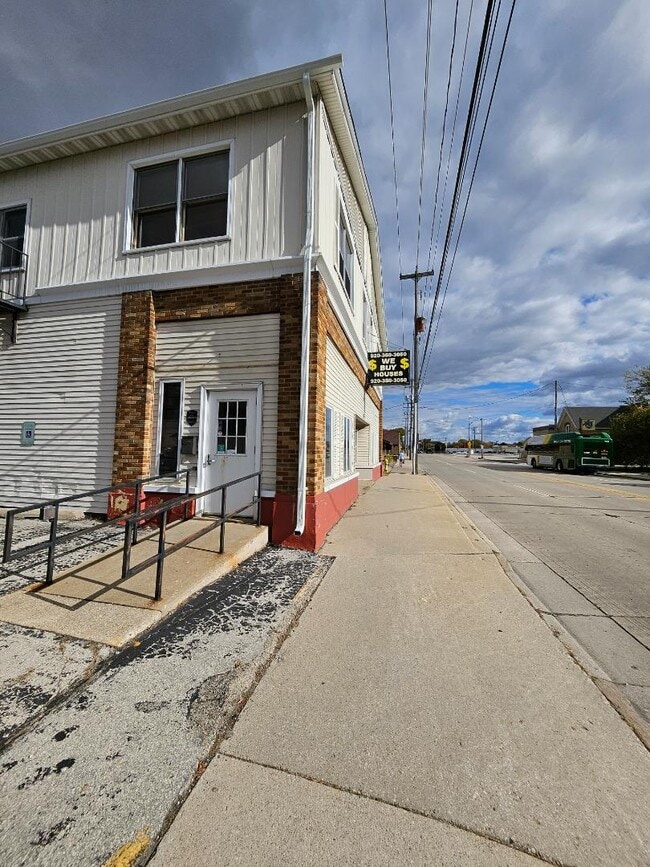 Photo - 1525 University Ave