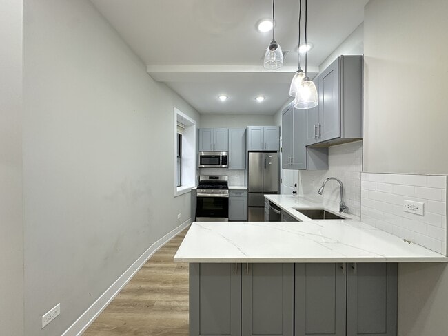 Photo - 439 W Belden Unit 20