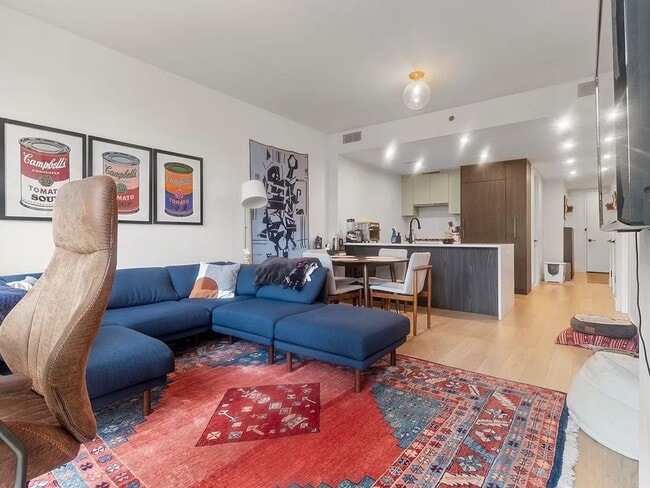 Building Photo - Luxurious and spacious 1 bedroom Rental