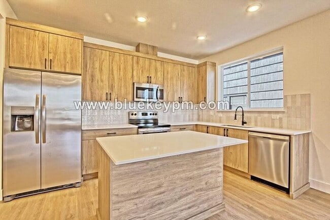 Photo - 1528-A: 3 Bed, 2.5 Bathroom Townhome Near PCC and Kaiser Interstate