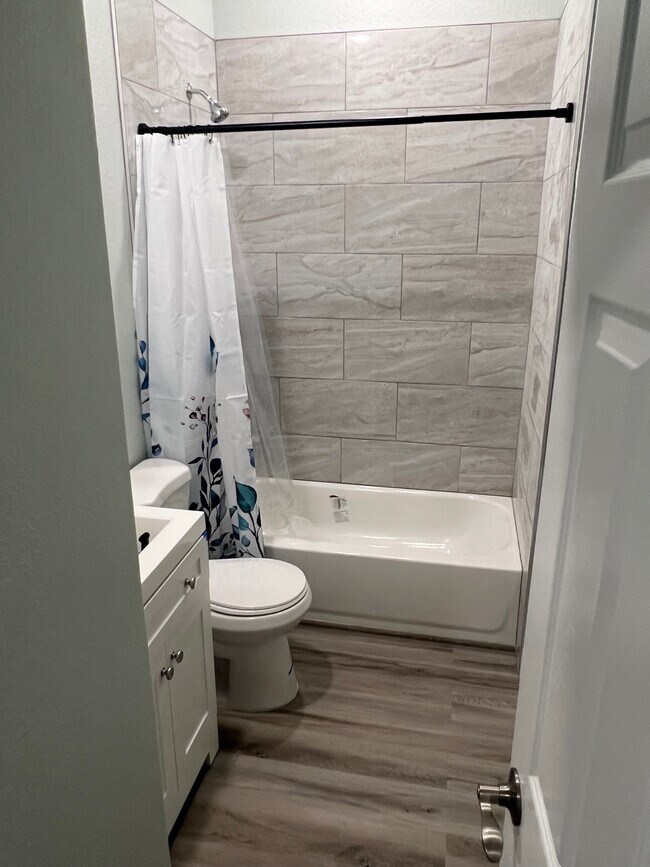 Photo - 1546 E 29th Ave Unidad 3