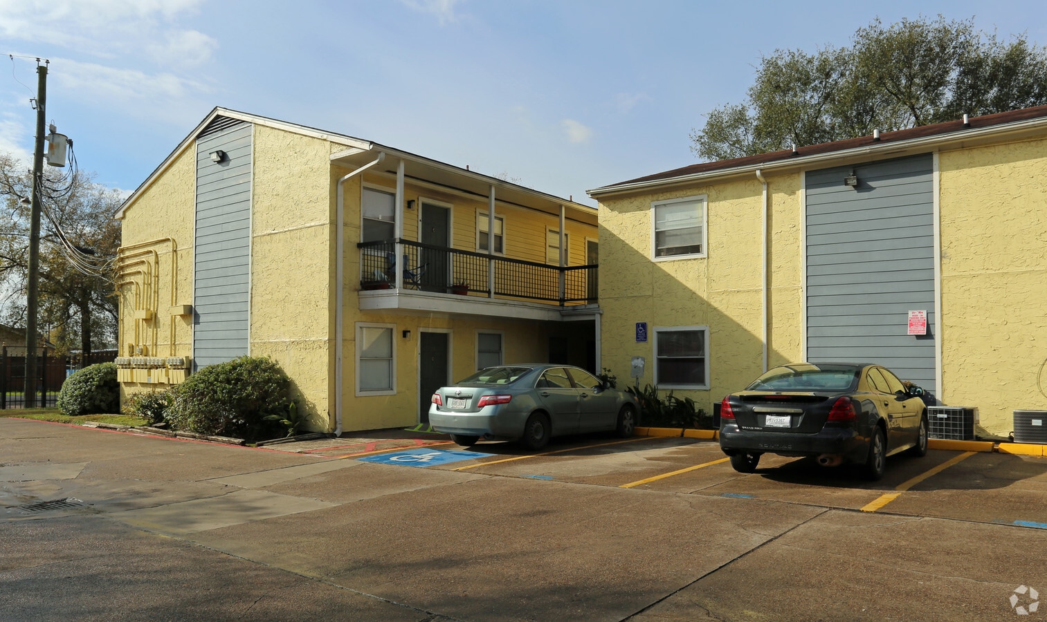 Photo - Pino Del Sol Apartments