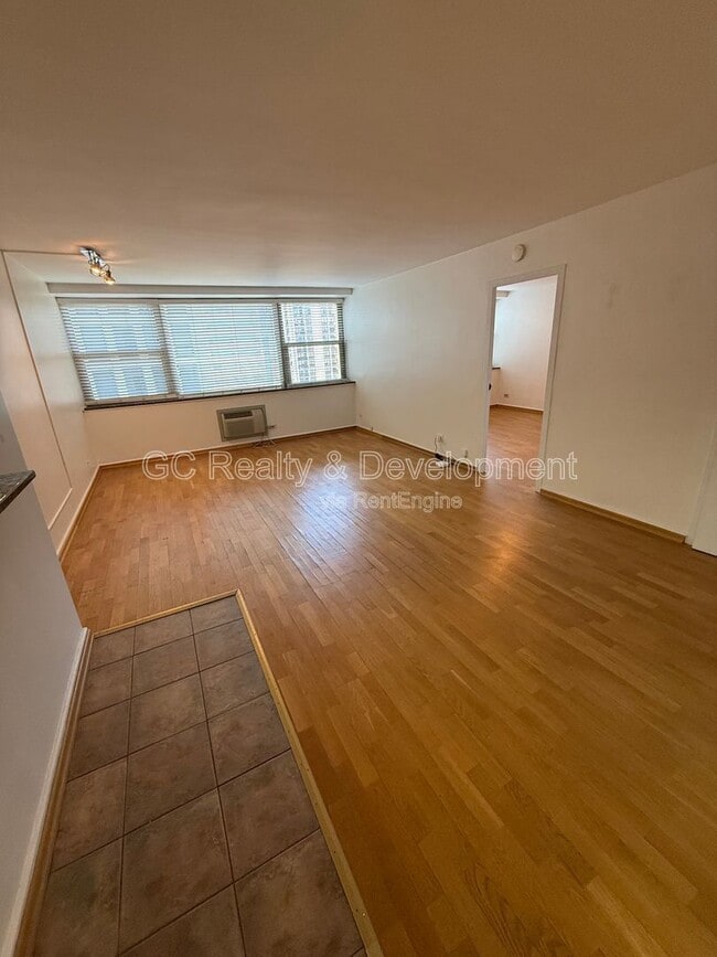 Photo - 253 E Delaware Pl Unit 19c