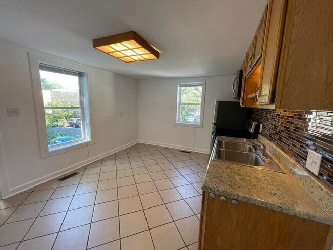 Photo - 212 E Washington St