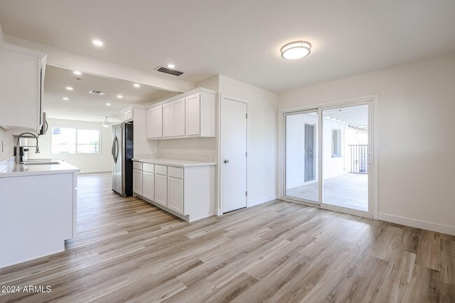 Photo - 4352 E Grovers Ave