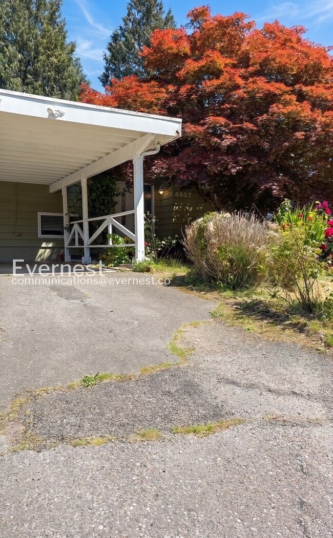 Building Photo - 4Bed/2Bath/Available Now!