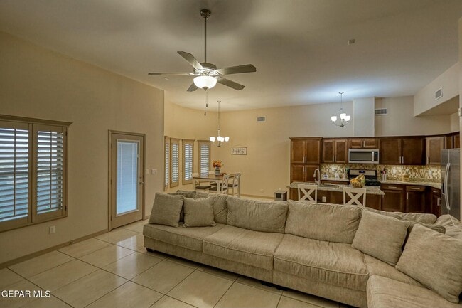 Photo - 13677 Holbeck St