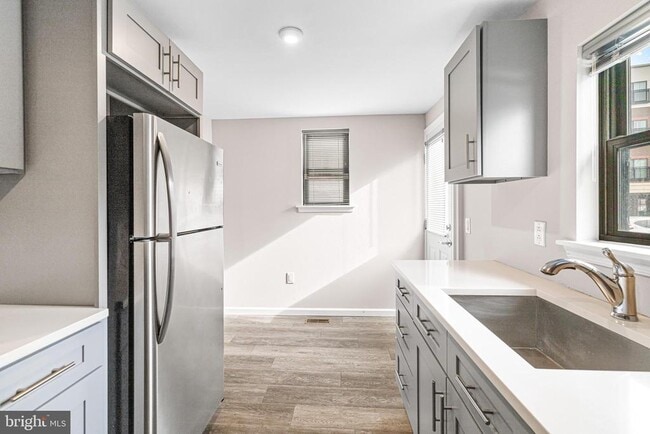 Photo - 606 Summit Ave