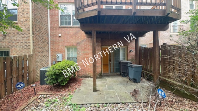 Photo - 2105 Kings Garden Way
