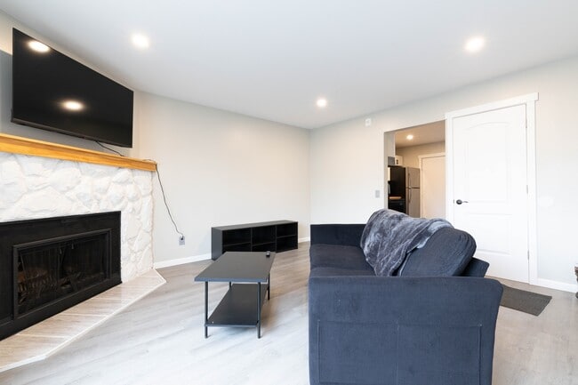 Building Photo - 211 McCarrey St