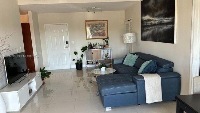 Photo - 5271 SW 8th St Unidad 405