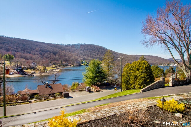 Building Photo - 14 Lake Dr N