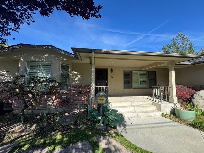 Photo - 255 Circle Dr