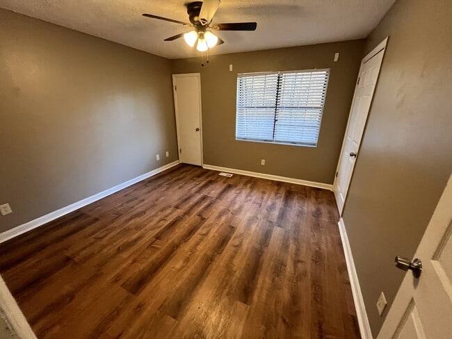 Photo - 240 Park Rd SW