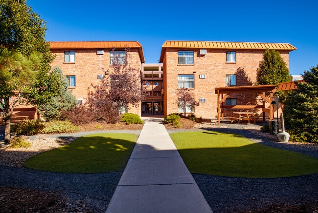 Community Exterior - Courtyard
