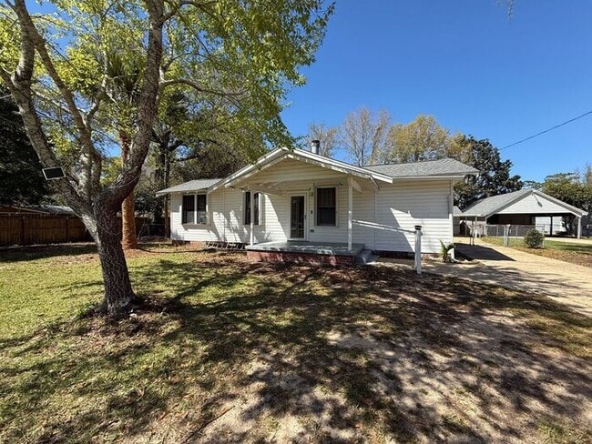 Building Photo - Pensacola - East Hill - 3 bedroom, 1 bathroom