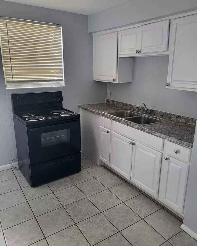 Photo - 1584 W 31st St Unit #3