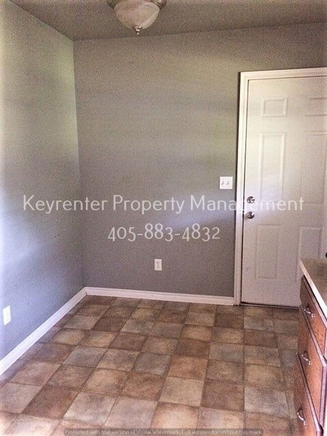 Photo - Renovated 3 Bedroom close to OU Campus!! LAWNCARE INCLUDED!!