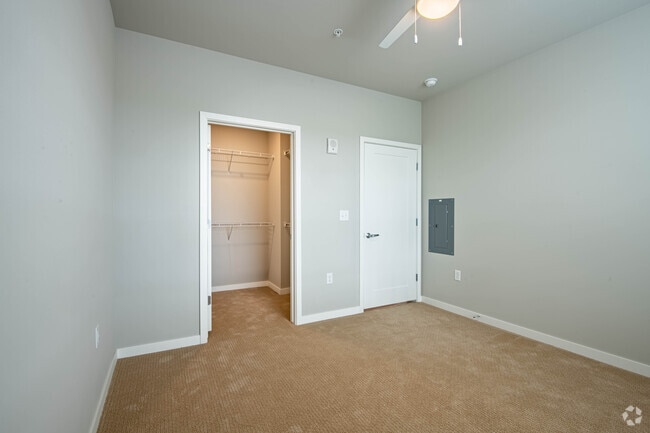 1BR, 1BA - 857SF - The Hamptons at Hilldale