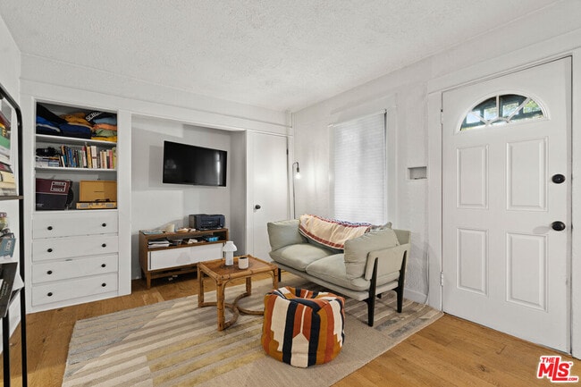 Photo - 2009 Dell Ave