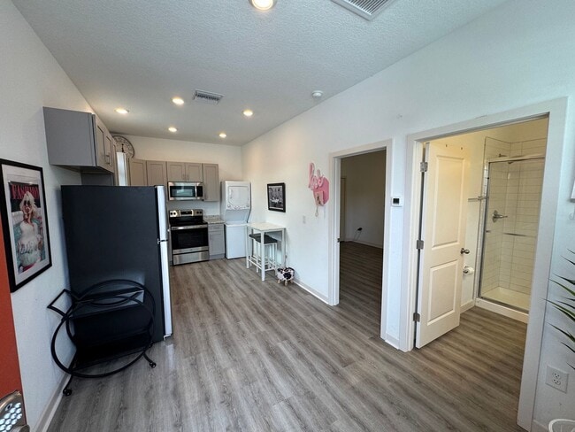 1101 1/2 13th Ave S