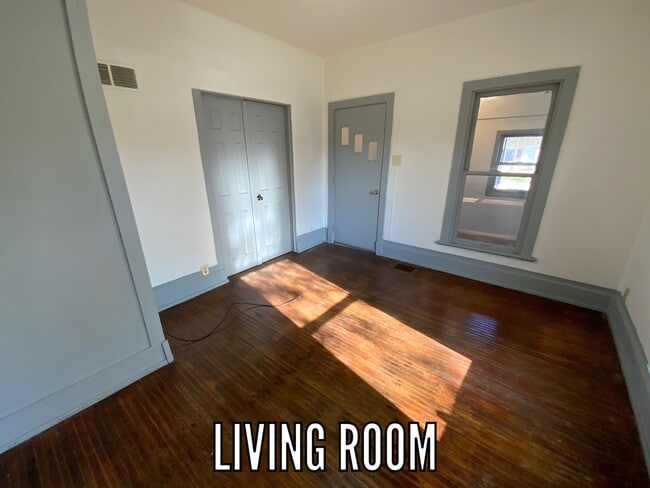 Photo - 1308 Lape St