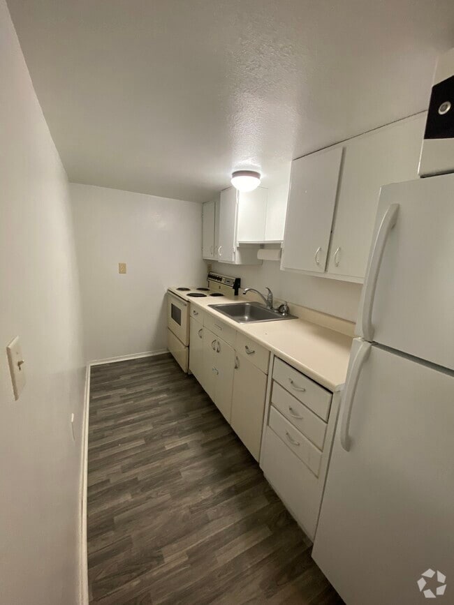 Building Photo - 811 St James St Rental