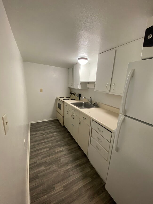 Building Photo - 811 St James St Rental