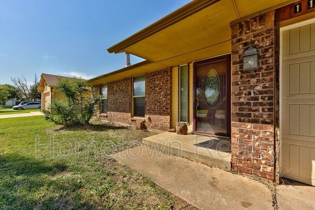 Photo - 11013 Davis St