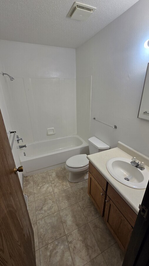 Photo - 568 4th St SE