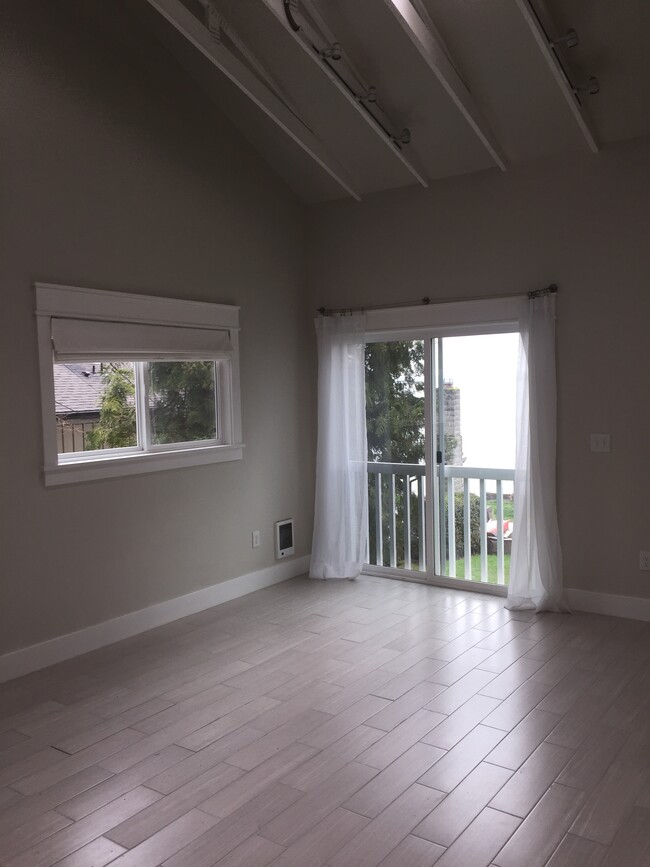 Building Photo - 6537 Beach Dr SW Rental