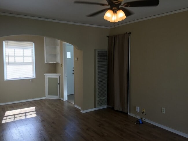 Building Photo - CONVENIENT TO UCSD MEDICAL!!! Unit 132 Lewis Street