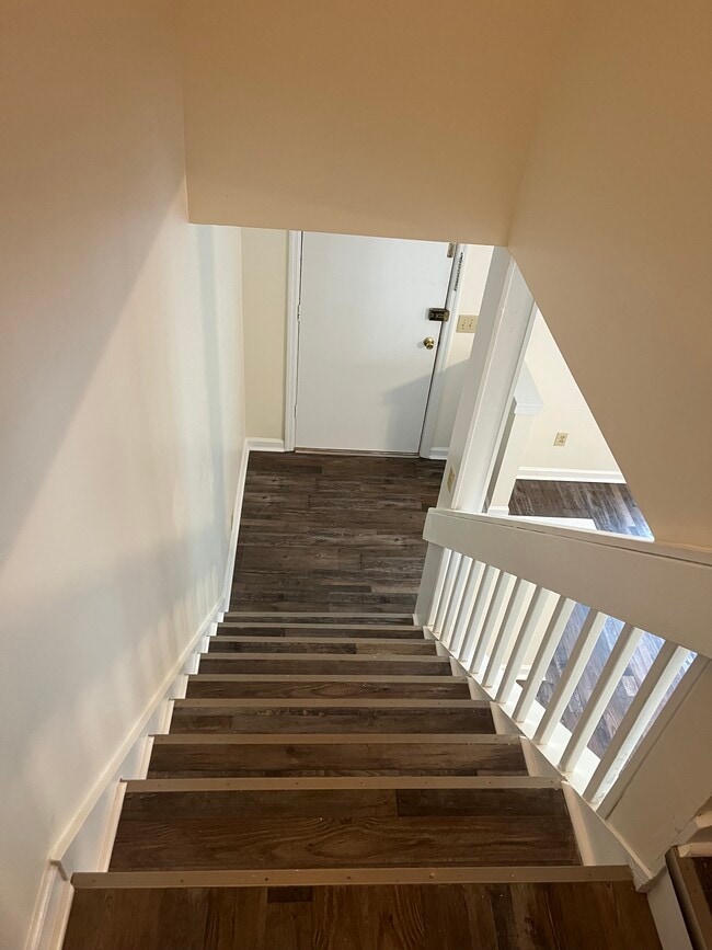 Photo - 403 Hobbs Rd SE