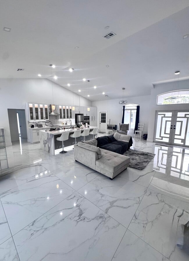 Photo - 14618 Temple Blvd