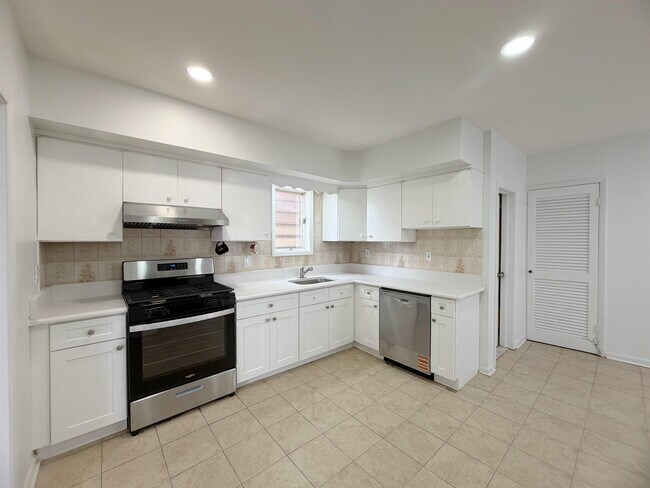 Building Photo - 269 Avenue B Unit 2