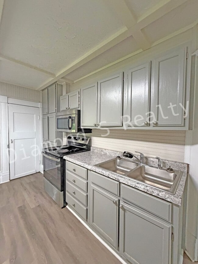 Photo - 240 E Mill St