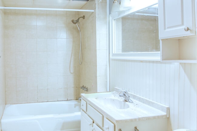 Photo - 226 Ledgeside Ave Unit 2nd FL