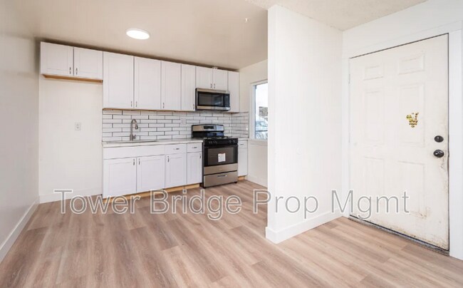 1718 Grand Ave