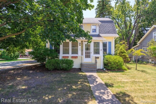 Photo - 703 1st St