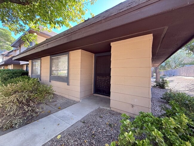 Building Photo - 6228 Meadow View Ln