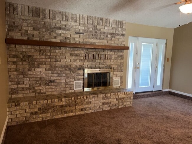 Photo - 2733 Phyllis Dr