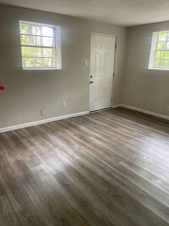 Photo - Knoxville 37912 - Spacious 1 bedroom, 1 bath apartment - Contact Lisa Vineyard and Shannon Russel...