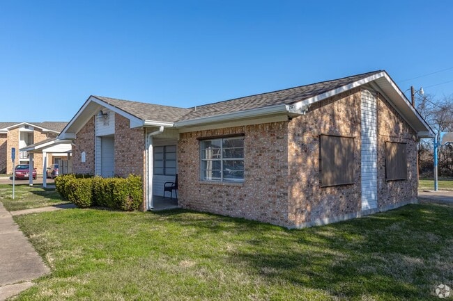 Photo - 520 Laredo St
