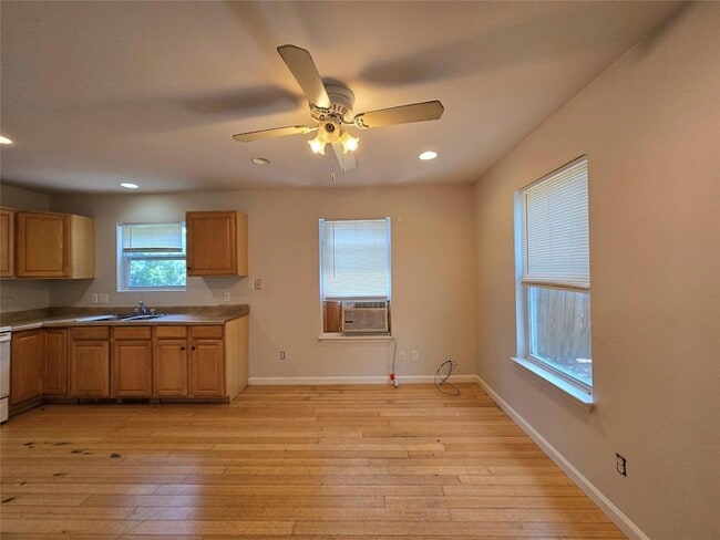 Photo - 4516 Russell Dr